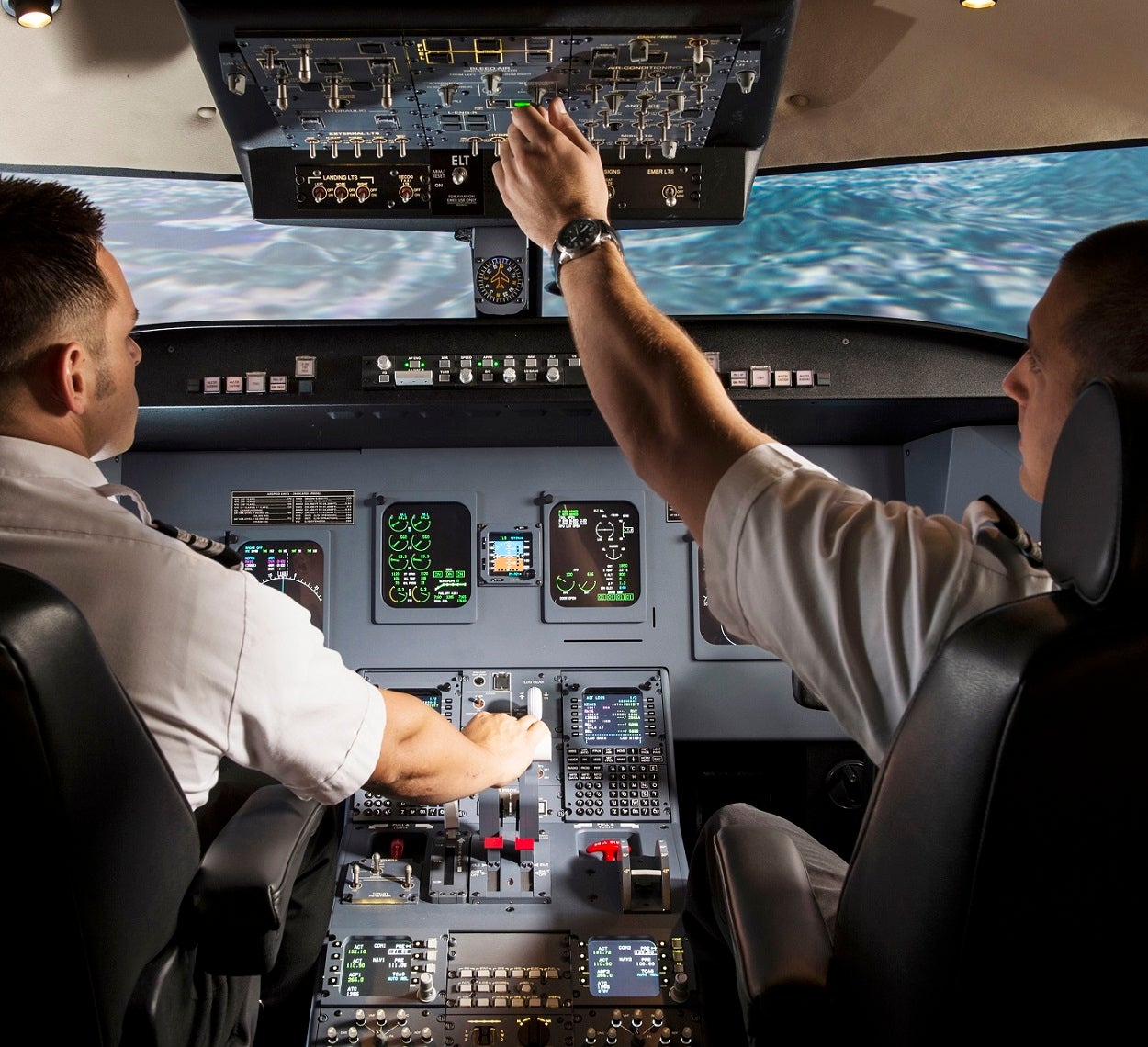 4 Benefits of Flight Simulator Training When Learning to Fly