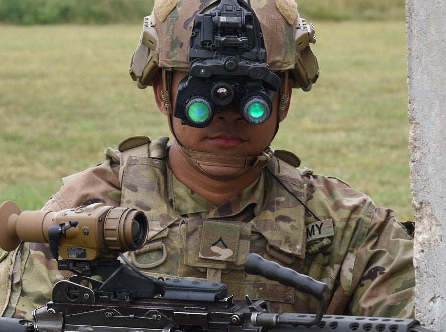 harmonisk Downtown jungle L3Harris Delivers 10,000th Enhanced Night Vision Goggle-Binocular to US  Army, Receives New Production Order | L3Harris® Fast. Forward.