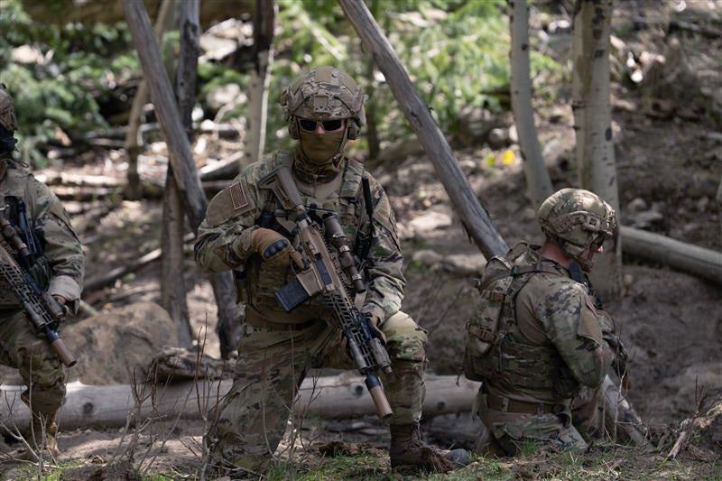 U.S. Army soldiers benefitting from resilient transport in communications