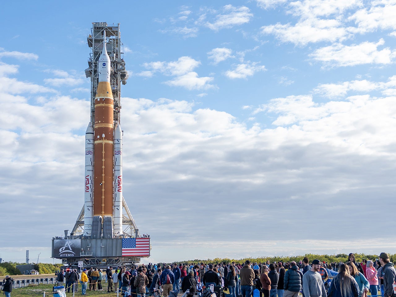 Rolling out SLS for Artemis II