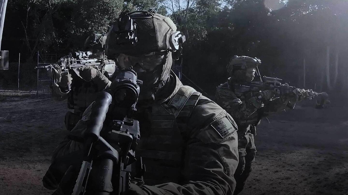soldiers advancing