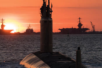Submarine Mast Raising Equipment