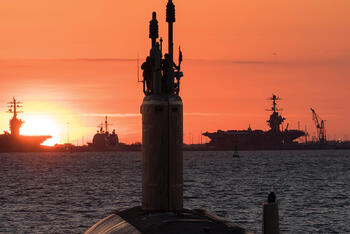Submarine Mast Raising Equipment