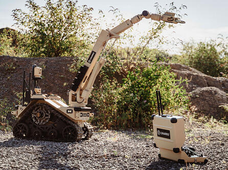 L3Harris T7 and T4 robots offer a combination of powerful lift strength, reach, unmatched dexterity and precision.