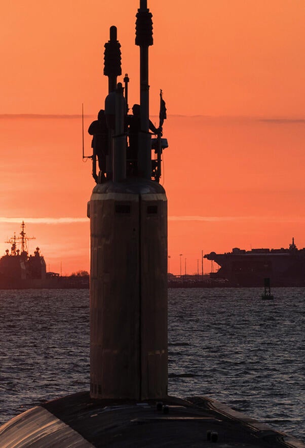 Submarine Mast Raising Equipment