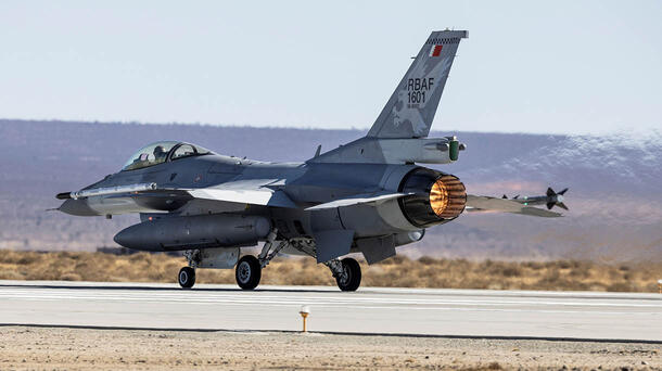 Takeoff of F-16 with Viper Shield hardware