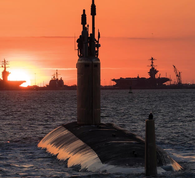 Submarine Mast Raising Equipment