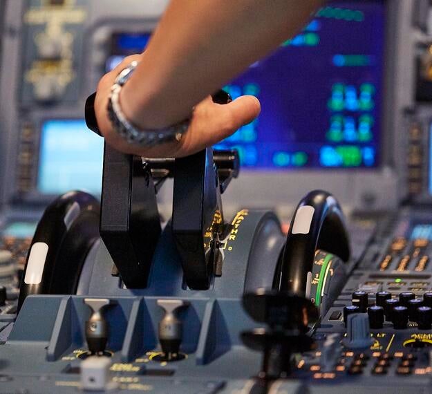 throttle controls in full flight simulator