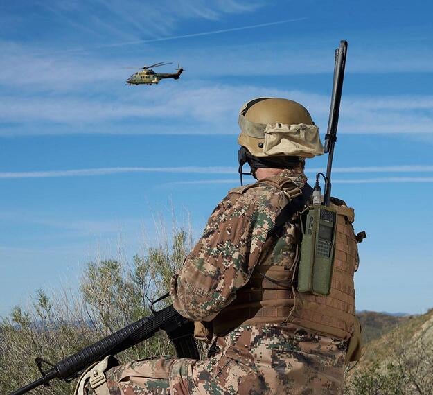 Soldier with Falcon III® RF-7850M-HH Multiband Networking Handheld