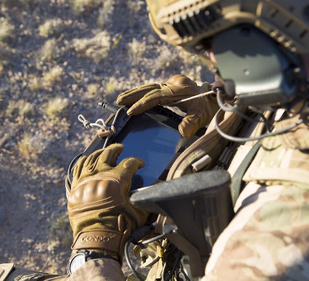 Soldier messaging using ARGUS HF™ Falcon® IV RF-950H Tactical HF/VHF Direct Sampling Receiver