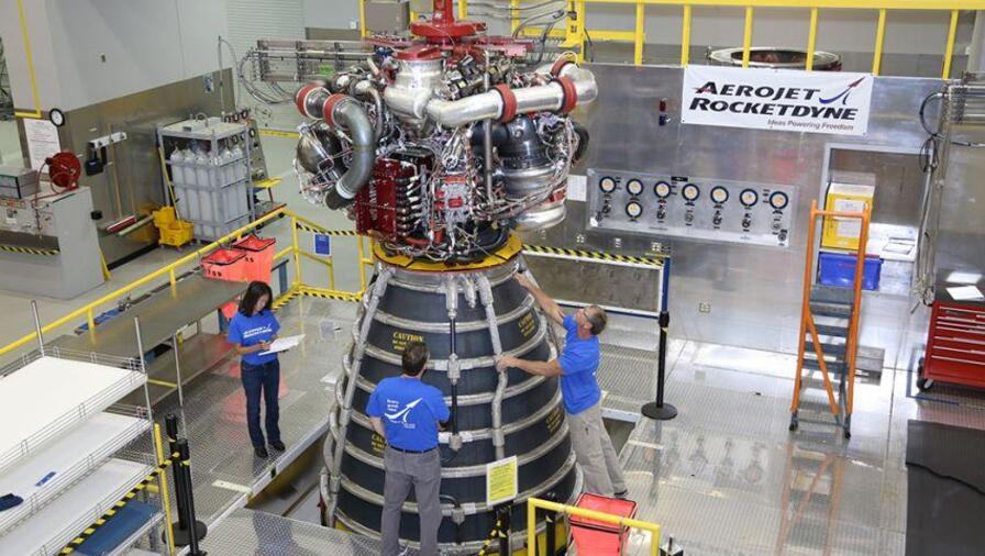 RS-25 engine inspection