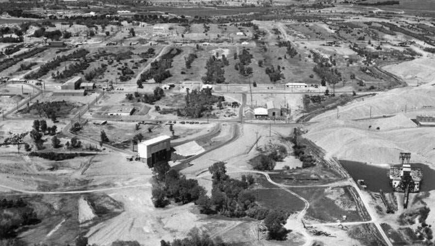 A black and white aerial photograph of Polaris casting construction in Sacramento, California.