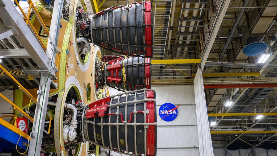 RS-25 engine install image 6