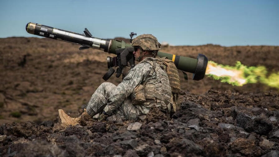 U.S. Army soldiers shoot a javelin during a bilateral exercise.
