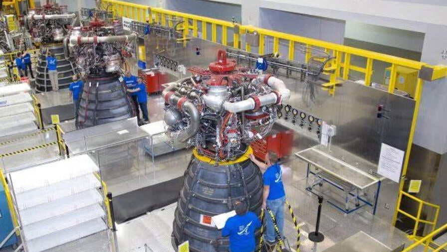 RS-25 engine inspection