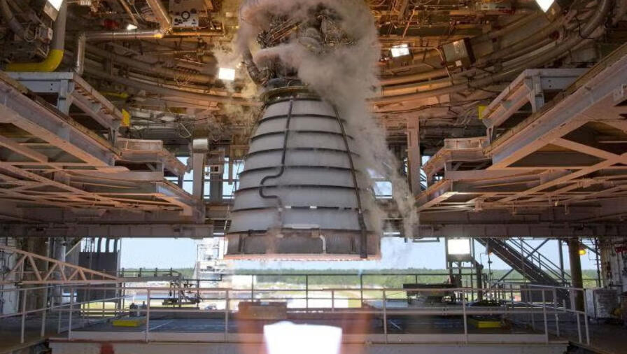 RS-25 engine test close up
